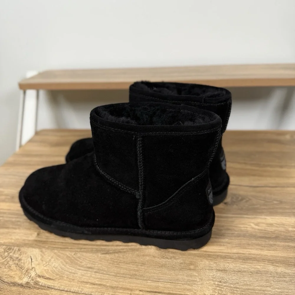 Women's Bearpaw Classic Mini Boot Short Black Soft Size 11